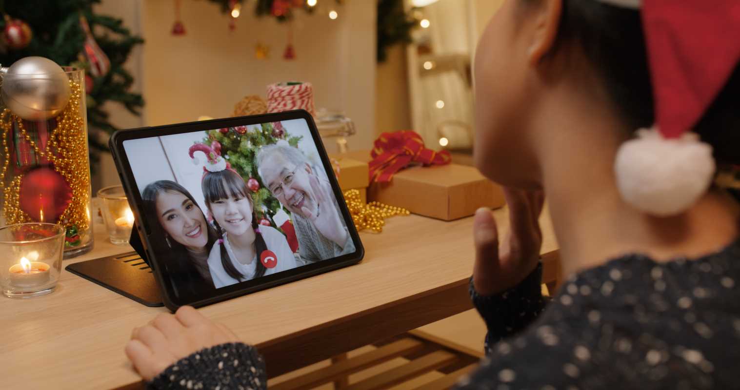 Heartfelt Ways to Stay Connected with Loved Ones Far Away During the Holiday Season